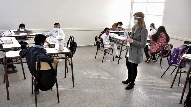 El gremio insiste en la importancia de la vacunación de los docentes e hicieron una propuesta de protocolo para las aulas.