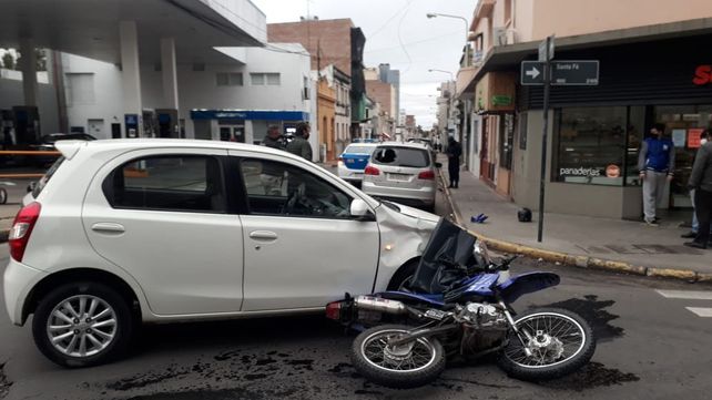 Jornada de accidentes en diferentes zonas de Paraná con varios asistidos en el hospital