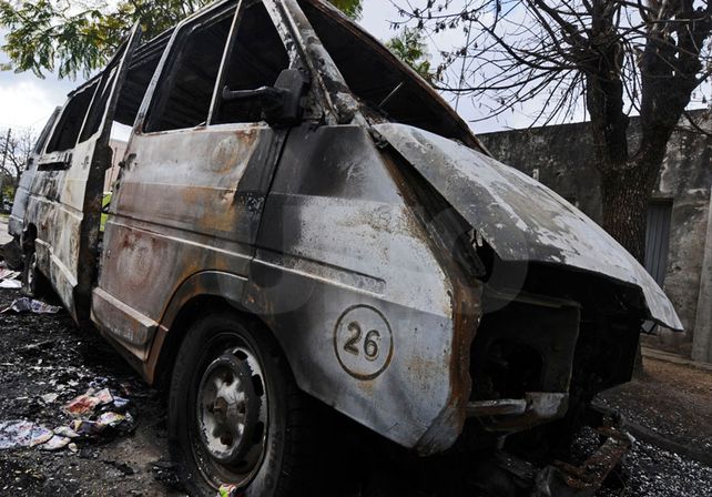 Así quedó la camioneta incendiada./ Mauricio Centurión.