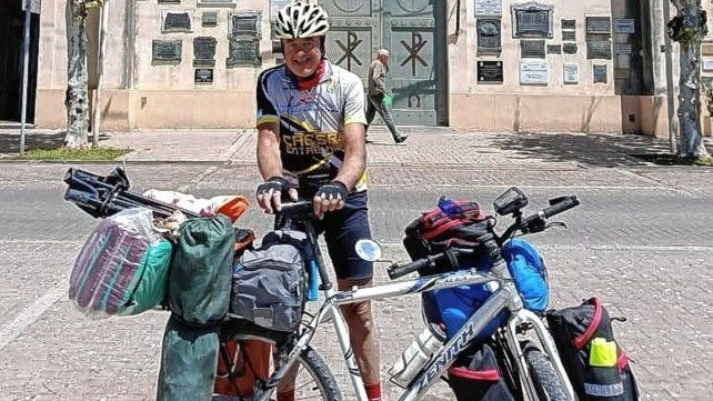 Jorge Soto no pudo completar la travesía de unir la provincia en bicicleta.