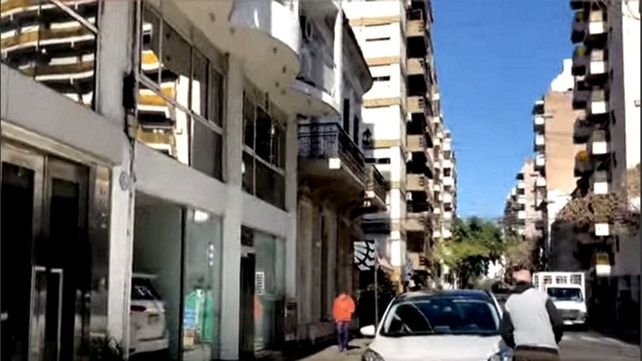 La joven fue detenida tras arrojar un televisor desde una ventana