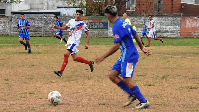 Juventud Unida le ganó a Loyola y se cortó en la punta del Ascenso