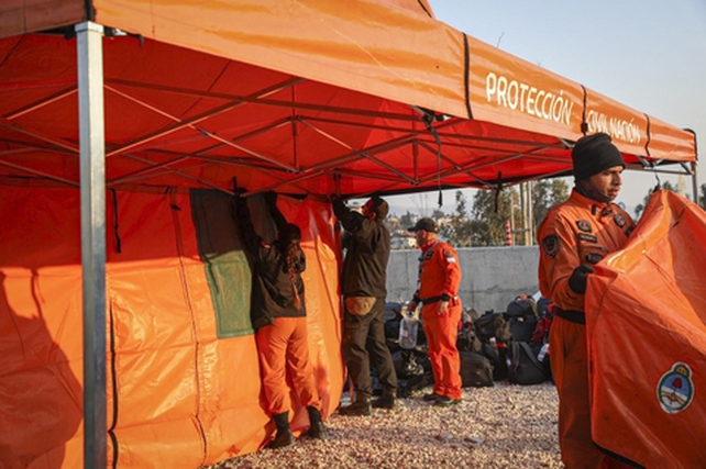 El campamento argentino en Hatay. Trabajan sin descanso y sus líderes deben mantener alto el ánimo de sus hombres.  