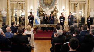 Diego Santilli juró como jefe de Gabinete durante un acto en el que hubo abrazo con Adorni y presencia de gobernadores