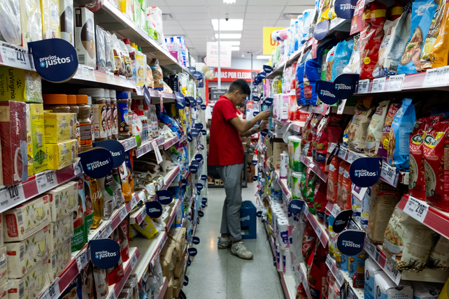 El gobierno anunció la apertura de la importación de alimentos para contener la suba de precios de los productos básicos de la canasta familiar.&nbsp;