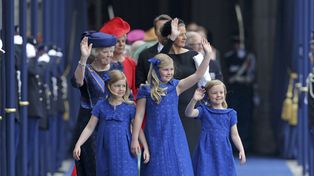 Tradicional azul real para Máxima, Beatriz y las tres princesas Orange