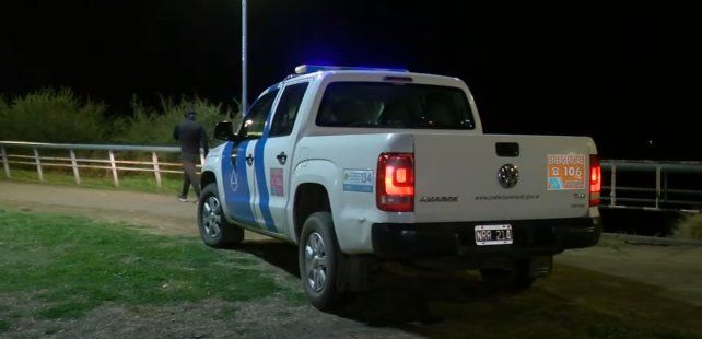 Buscan a un pescador que cayó al río a la altura del Barquito de Papel