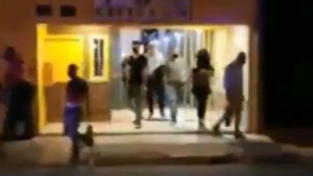 Las autoridades municipales de Gálvez salen del club Ceci