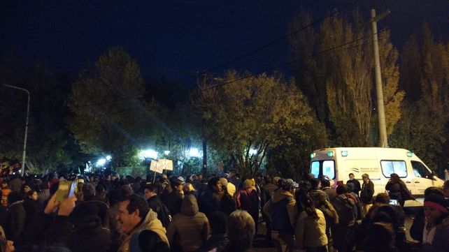 Nueva protesta en la residencia de Santa Cruz tras la represión a los trabajadores estatales