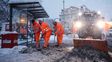 Trabajadores municipales de Hamburgo retiran el hielo y la nieve de una parada de autobús en Stephansplatz, Hamburgo, Alemania, el viernes 9 de enero de 2026. (Christian Charisius/dpa vía AP) Trabajadores municipales de Hamburgo retiran el hielo y la nieve de una parada de autobús en Stephansplatz, Hamburgo, Alemania, el viernes 9 de enero de 2026. (Christian Charisius/dpa vía AP)