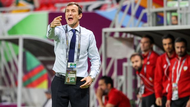El Vasco Arruabarrena contó la presión que sufrió de sus hijos para evitar que sus dirigidos golpeen a Messi en el amistoso del miércoles.
