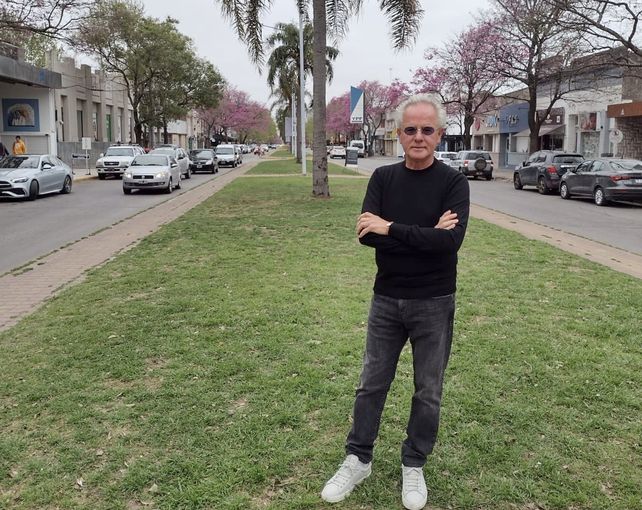 El diseñador Horacio Pagani visitó su ciudad natal para celebrar el 50º aniversario de promoción con sus compañeros de secundaria.