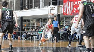 El escolta Mateo Bolívar llegó a Unión proveniente del básquet brasileño.