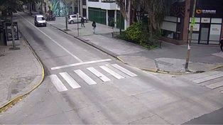 Agentes de tránsito trabajaron para descongestionar la zona tras el accidentel del auto con las dos motos