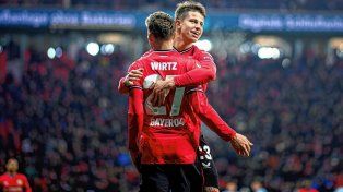 Palacios jugó en el triunfo en Bayer Leverkusen ante Bochum
