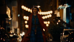 Sofía Gala protagoniza el video de Las fuerzas armadas del amor, del nuevo disco de Fito Páez