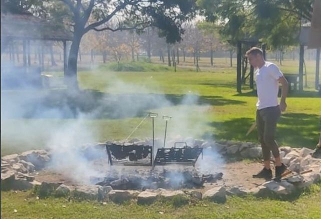 Un par de días después de su retiro fue a Arroyo Seco a visitar a sus excompañeros y les hizo un asado.