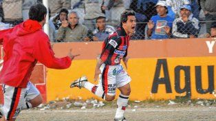 Cristian Díaz anotó el gol que le dio el ascenso a Patronato.