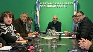 No hubo acuerdo con los estatales y el gobierno otorgará por decreto un aumento del 3% en julio