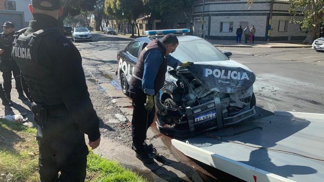 Un móvil policial chocó de costado a un transporte de discapacitados en 24 de septiembre y Necochea mientras perseguía una motocicleta.