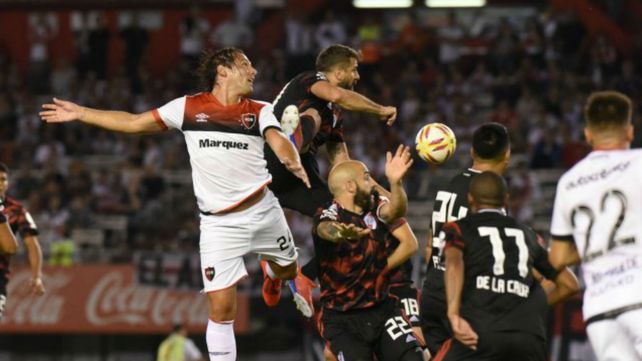 Newells y River se enfrentarán mañana en el parque Independencia.