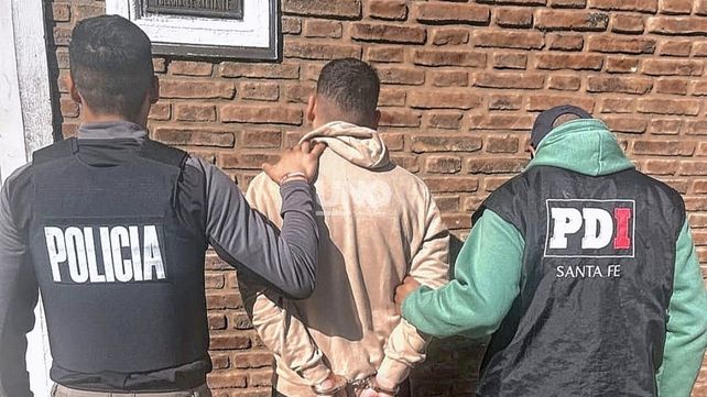 Detenidos. Un joven de 22 años fue aprehendido como presunto partícipe y una mujer de 27 por falso testimonio.