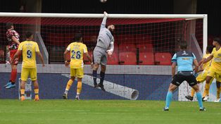 Luis Lobo Medina controló el espantoso empate sin goles entre Barracas Central y Central.