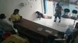 Video viral: un perro herido ingresó a la veterinaria pidiendo auxilio