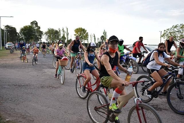 Las bicicleteadas son tradicionales en Pueblo Esther. El Polideportivo no se queda afuera.&nbsp;
