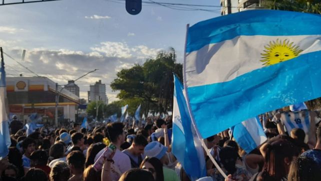 Argentina jugará la final de la Copa Mundial y despertó la euforia de los santafesinos