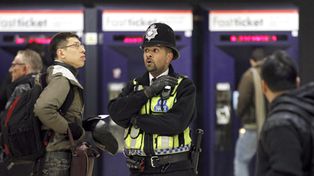 Refuerzan seguridad en transporte brit&aacute;nico por temor ante posibles ataques