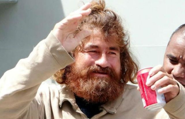 Alvarenga al momento de ser rescatado tras haber sobrevivido 13 meses en el mar.