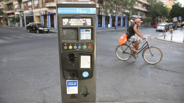 El estacionamiento quedará liberado en una amplia zona del centro rosarino para potenciar las ventas de fin de año.