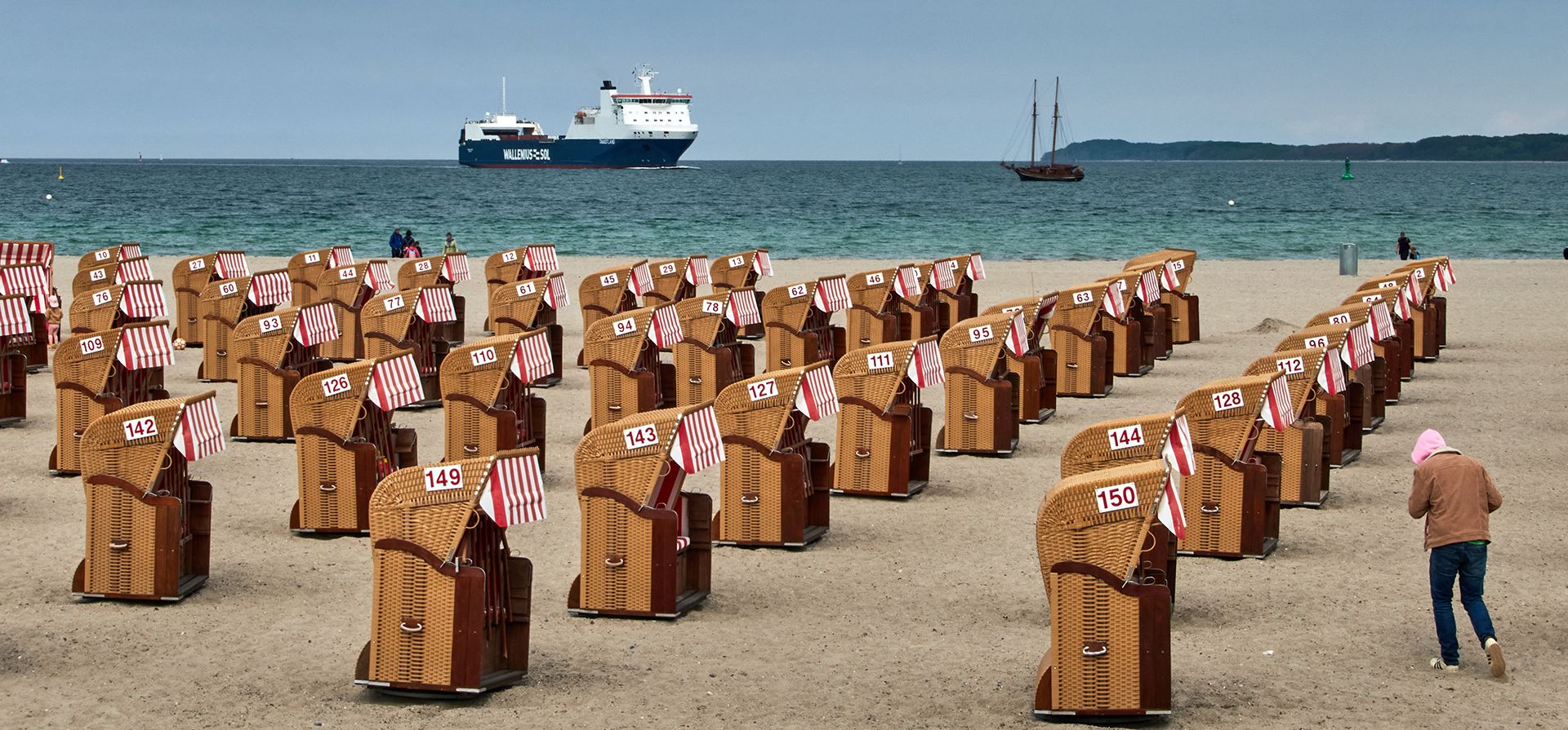 Sillas de playa esperan a los clientes en el mar Báltico, en Travemünde, Alemania, la tarde del domingo 10 de mayo de 2026. (Foto AP/Michael Probst) Sillas de playa esperan a los clientes en el mar Báltico, en Travemünde, Alemania, la tarde del domingo 10 de mayo de 2026. (Foto AP/Michael Probst)
