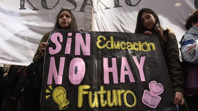 Una multitudinaria marcha cerró filas en defensa de la universidad pública