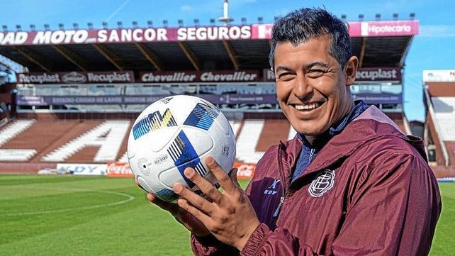Jorge Almirón se acerca a Lanús