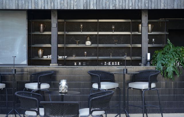 El hotel cuenta con distintos espacios gastronómicos que pueden ser disfrutados tanto por huéspedes como por rosarinos.