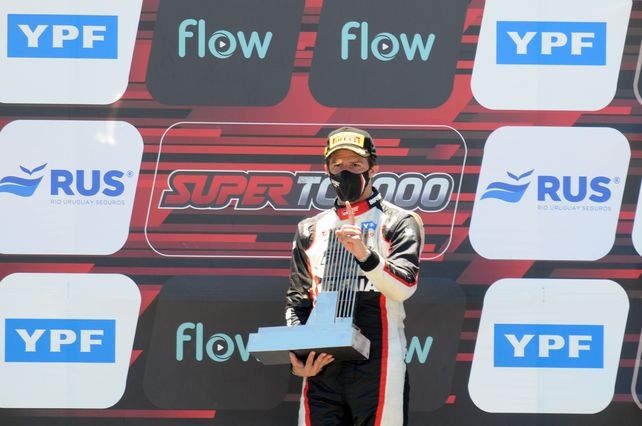 Rossi en el podio en Paraná.