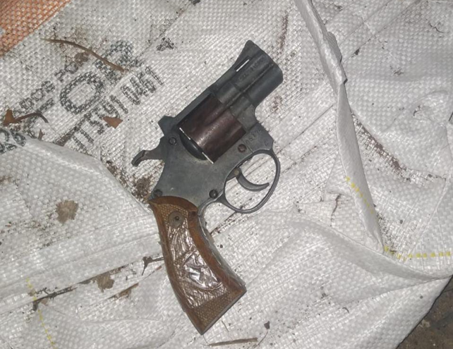 El arma que supuestamente se utilizó para agredir a una mujer en barrio Tiro Suizo.