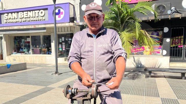 Ramón Godoy, el guardián del filo en las calles de Paraná