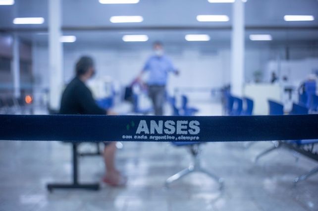 El Gobierno estableció la vuelta a la presencialidad de los trabajadores estatales