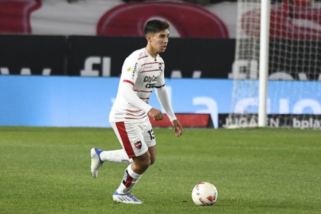 Juan Sforza no estuvo presente ante Aldosivi por haber llegado a las cinco tarjetas amarillas.