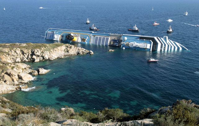 Tras producirse la colisión con una roca del fondo
