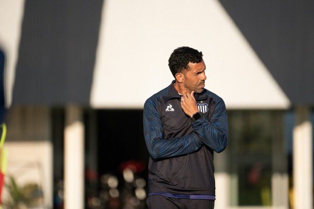 Carlos Tevez en el entrenamiento de Talleres.