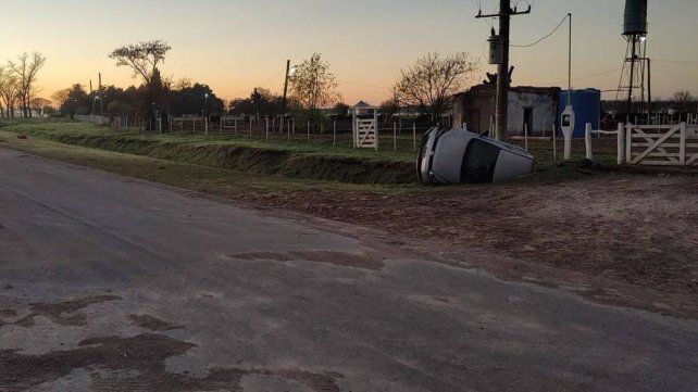 Viale: volcó un auto en la Ruta 18 y su conductora fue hospitalizada