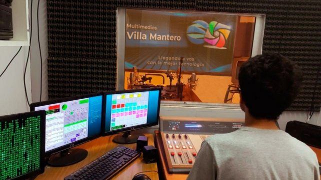 ESTUDIO. La única radio de Villa Mantero