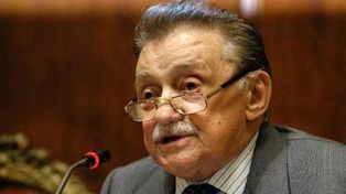El escritor Mario Benedetti se recupera y responde bien al tratamiento