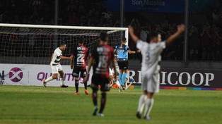 Los rojinegros se despidieron de la Copa Argentina frente a un equipo del cuarto nivel del fútbol argentino.