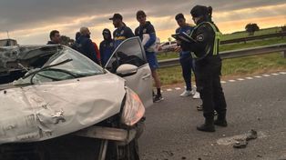 El auto de Kevin Gutiérrez, que chocó en la autopista a Buenos Aires cuando iba a la práctica de Central en Arroyo Seco.
