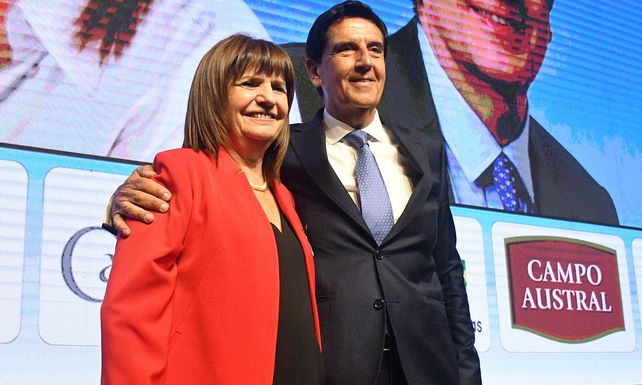 La candidata a presidenta presentó a quien será su ministro de Economía ante un eventual triunfo electoral